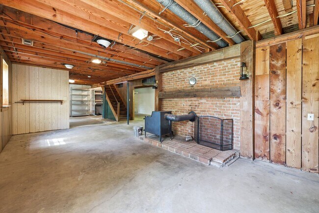 Building Photo - 5757 Heards Mountain Rd