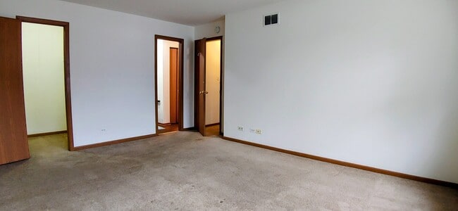 Building Photo - 300 Teak Ln