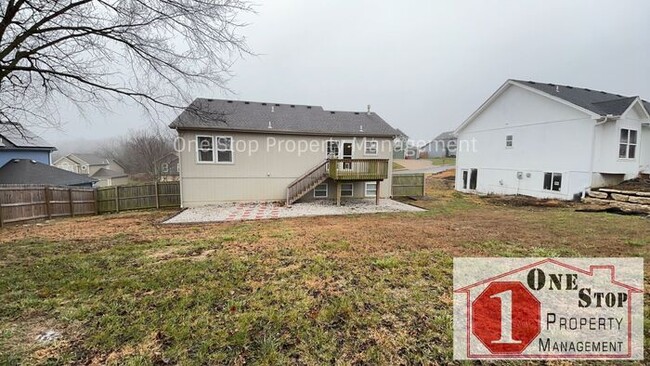 Building Photo - 3 Bedroom & 2 Bathroom in Lone Jack!