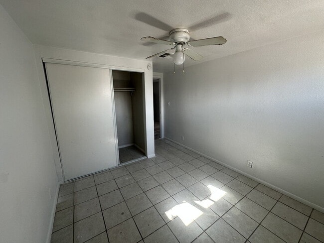 Building Photo - 523 W 12th St