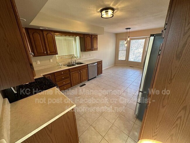 Building Photo - 9802 NW 72nd Terrace