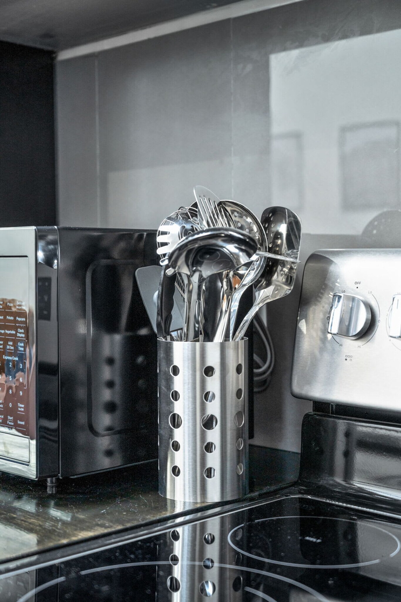 Building Photo - 337 Sanders St