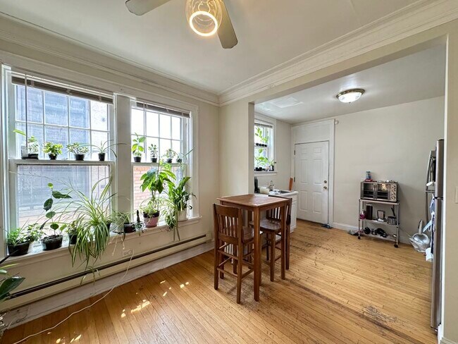 Building Photo - 918 Green Bay