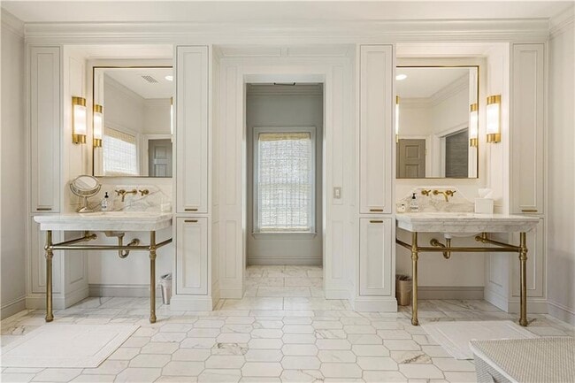 Building Photo - 3612 Castlegate Dr NW