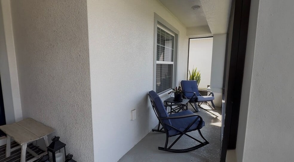 Building Photo - 708 Vittorio Dr