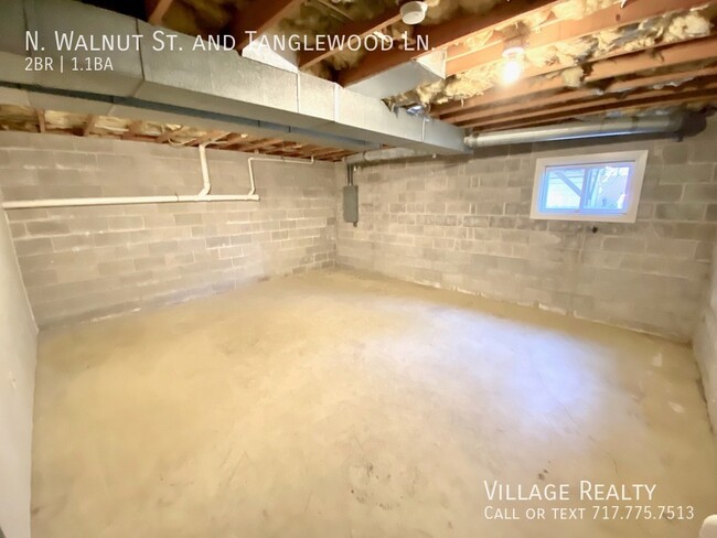 Building Photo - Spacious END-UNIT 3-BR Townhome in Dallast...