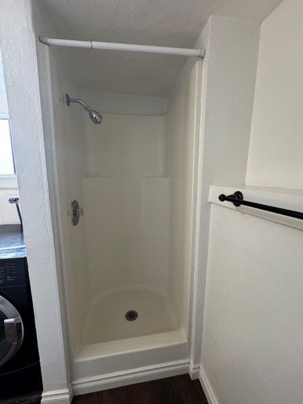 Building Photo - 9441 Maple Dr NE