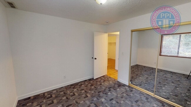 Building Photo - Enjoy Rural Living, Close To City & Freewa...