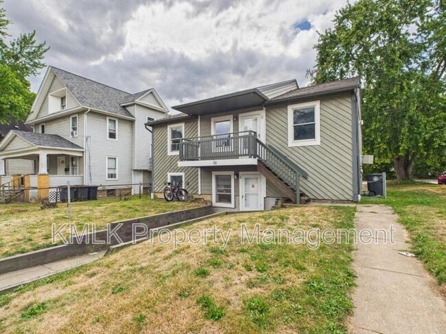 Building Photo - 456 Allyn St