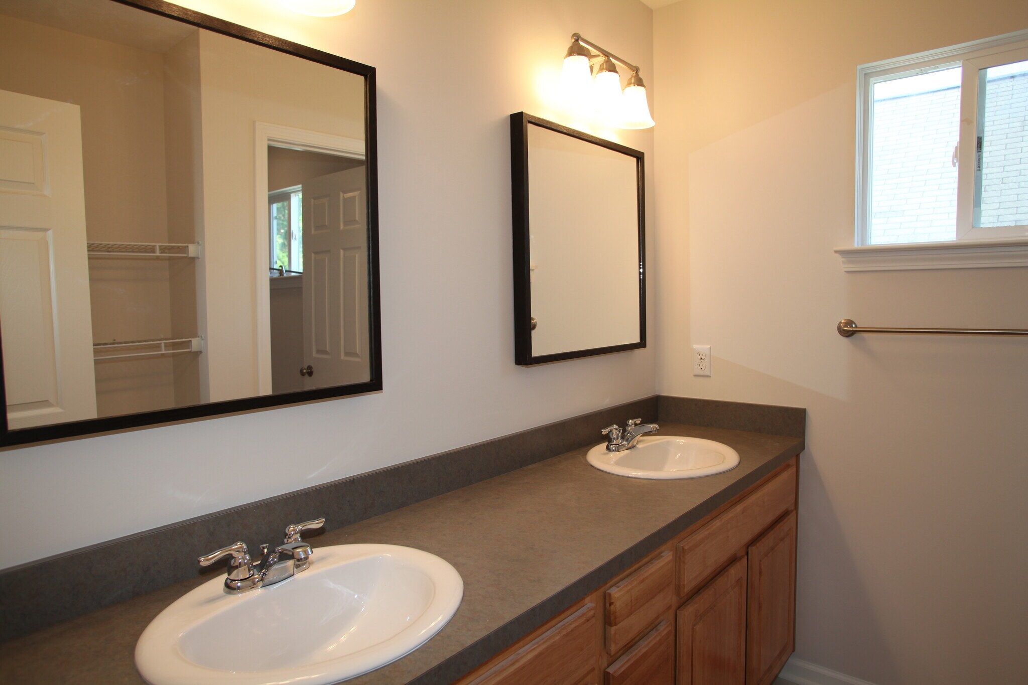 Building Photo - 808 Greene St