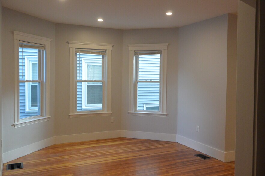 Building Photo - 54 Tremont St