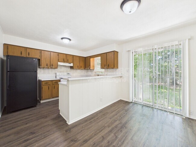 Building Photo - 2833 Tepee Ave