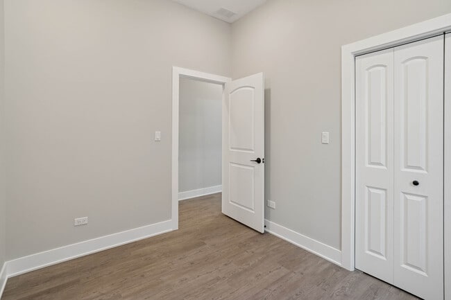 Building Photo - 4839 W Huron St