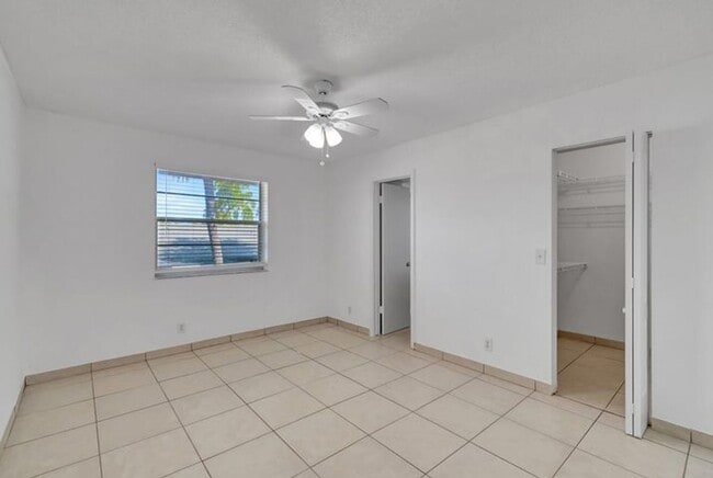 Building Photo - 8431 Royal Palm Blvd