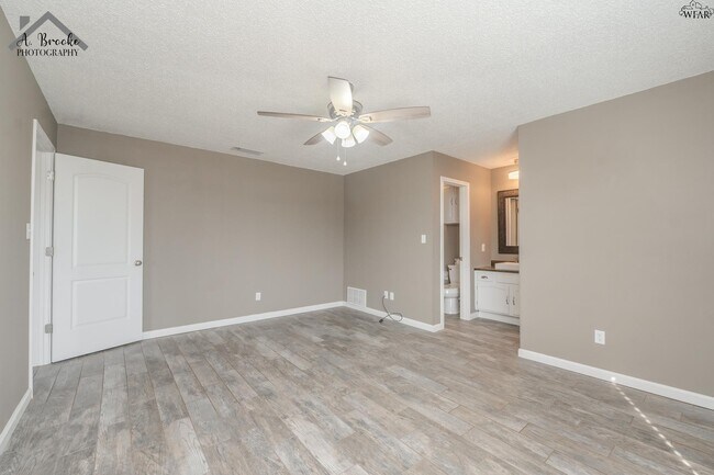 Building Photo - 4825 Colleen Dr