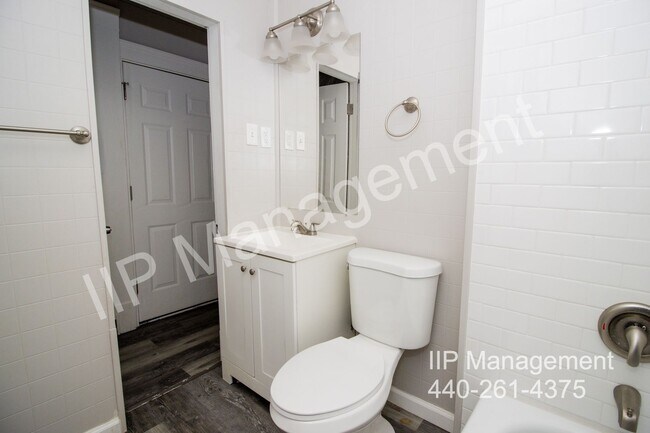 Building Photo - 9903 Sladden Ave