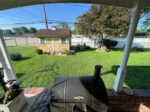 Building Photo - Beautiful Large 3 bedroom 2 bath in Levitt...