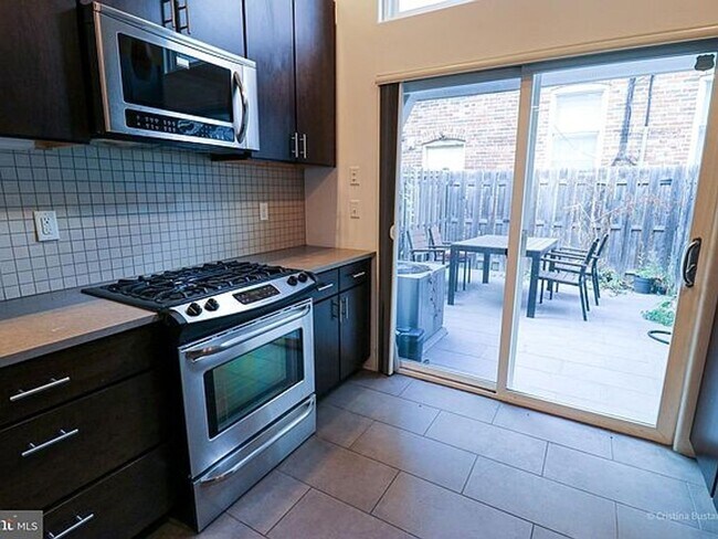 Building Photo - 4 E Henrietta St