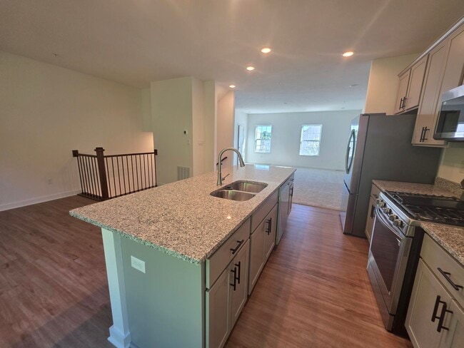 Building Photo - 1806 Canterbury Dr