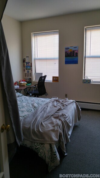 Building Photo - 833 Beacon St