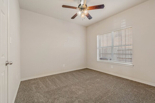 Building Photo - 304 Forest Dr Loop
