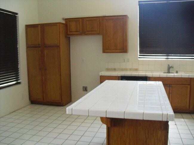 Building Photo - 4209 Grandview Dr