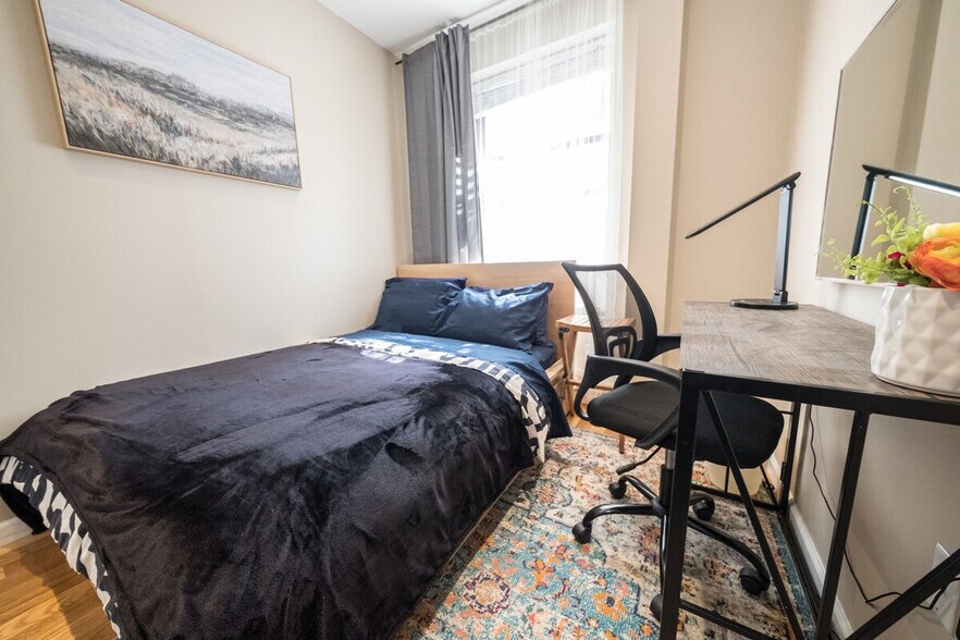 Building Photo - 5 W 101st St