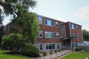 Building Photo - 4900 Chicago