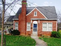 Building Photo - Brick Home with 1st Floor Bedroom