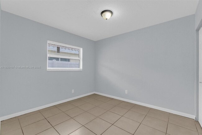 Building Photo - 1430 NW 27th Ave