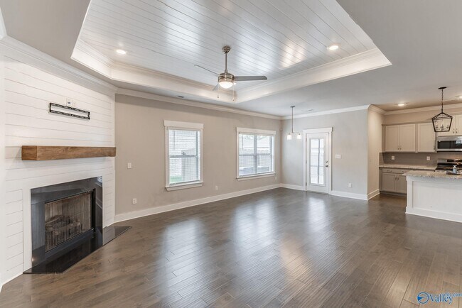 Building Photo - 14741 Greenleaf Dr