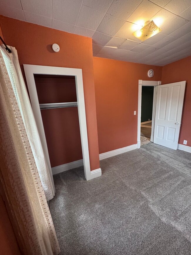 Building Photo - Updated South End 3 Bedroom