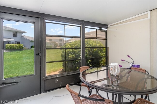 Building Photo - 146 Clyburn Way W