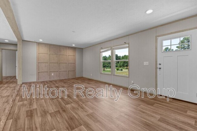 Building Photo - 141 Pioneer Ct
