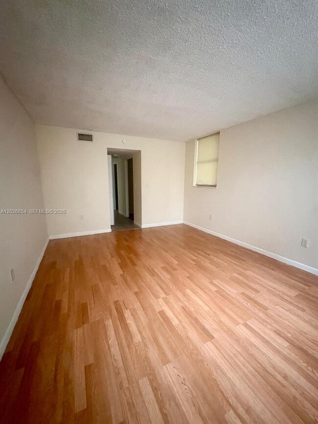Building Photo - 4174 Inverrary Dr