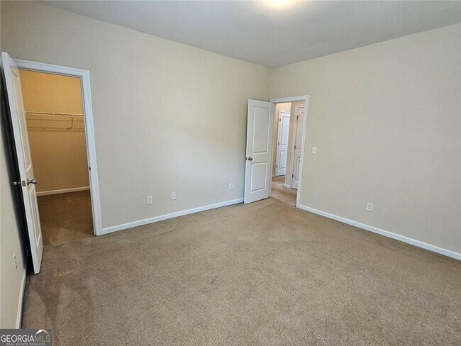 Building Photo - 3755 Long Lake Dr