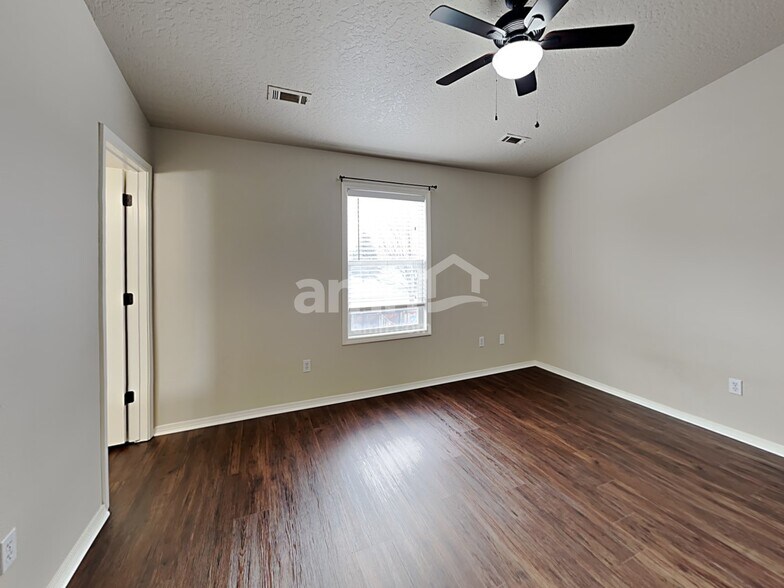 Building Photo - 6384 S White Cliff Ave