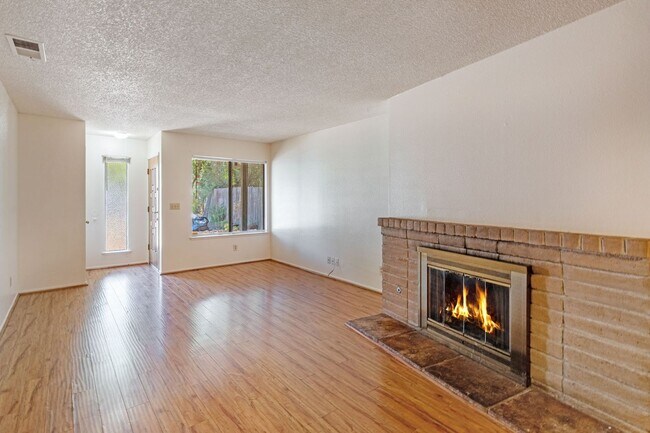 Building Photo - 4830 Suncrest Way