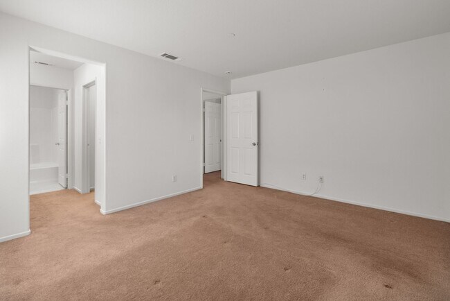 Building Photo - 4BR Gated Riverside Home | Fireplace | 2-Car Garage | Washer/Dryer | 3D Tour