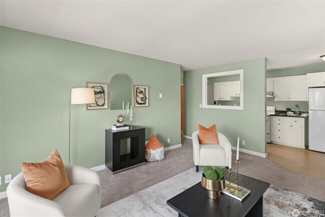 Building Photo - Top-Floor Downtown Bellevue Condo with Sunset Views