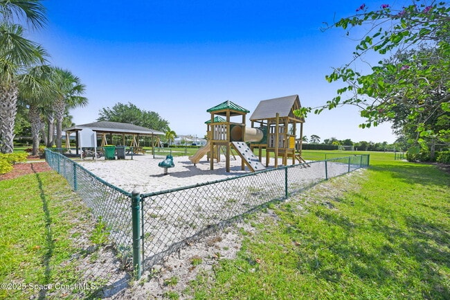 Building Photo - 1749 Tullagee Ave