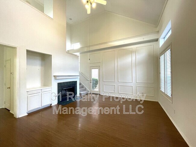 Building Photo - 4108 Hedgerow Dr