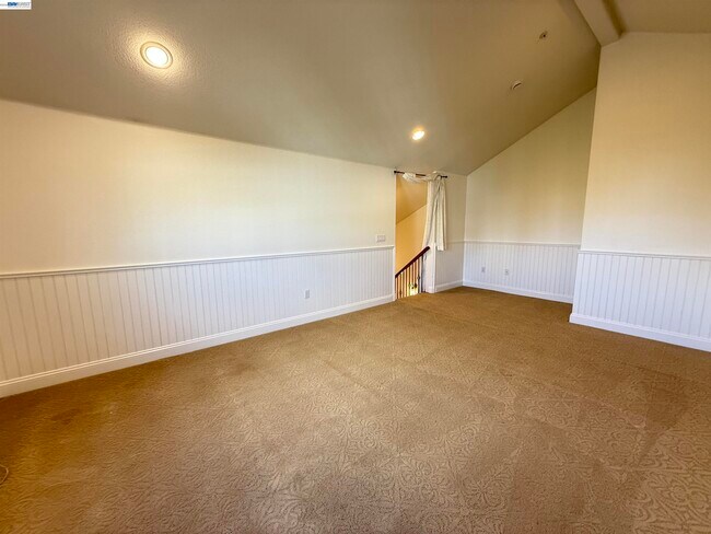 Building Photo - 3687 Whitworth Dr
