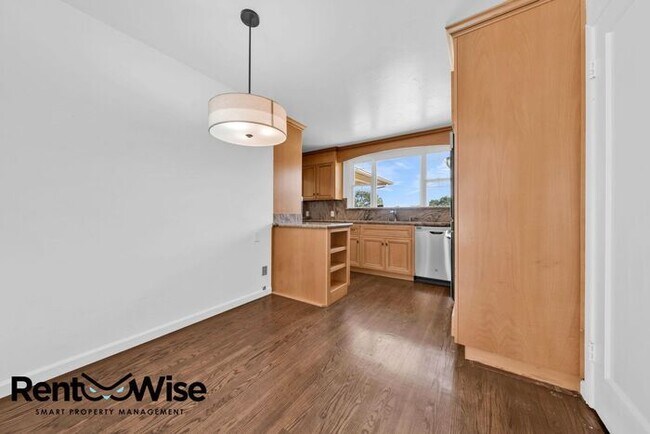 Building Photo - 612 Barneson Ave