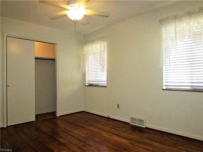 Building Photo - 11509 Lake Ave