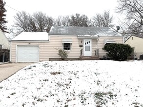 Building Photo - Cute Two Bedroom Home