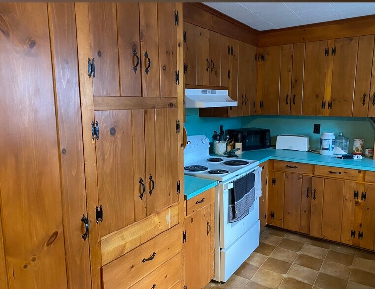 Building Photo - 5 Bayley Ave