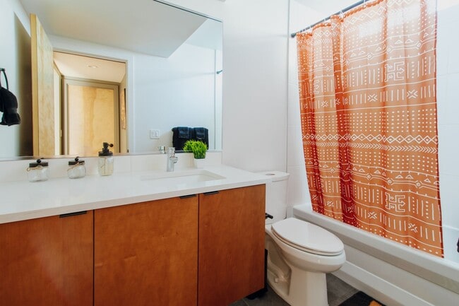 Building Photo - Modern 3 Bed, 3.5 Bath Townhouse for Rent