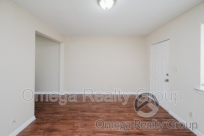 Building Photo - 600 S Broadway Ave