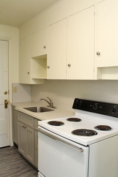 Building Photo - 12610 SW Farmington Rd